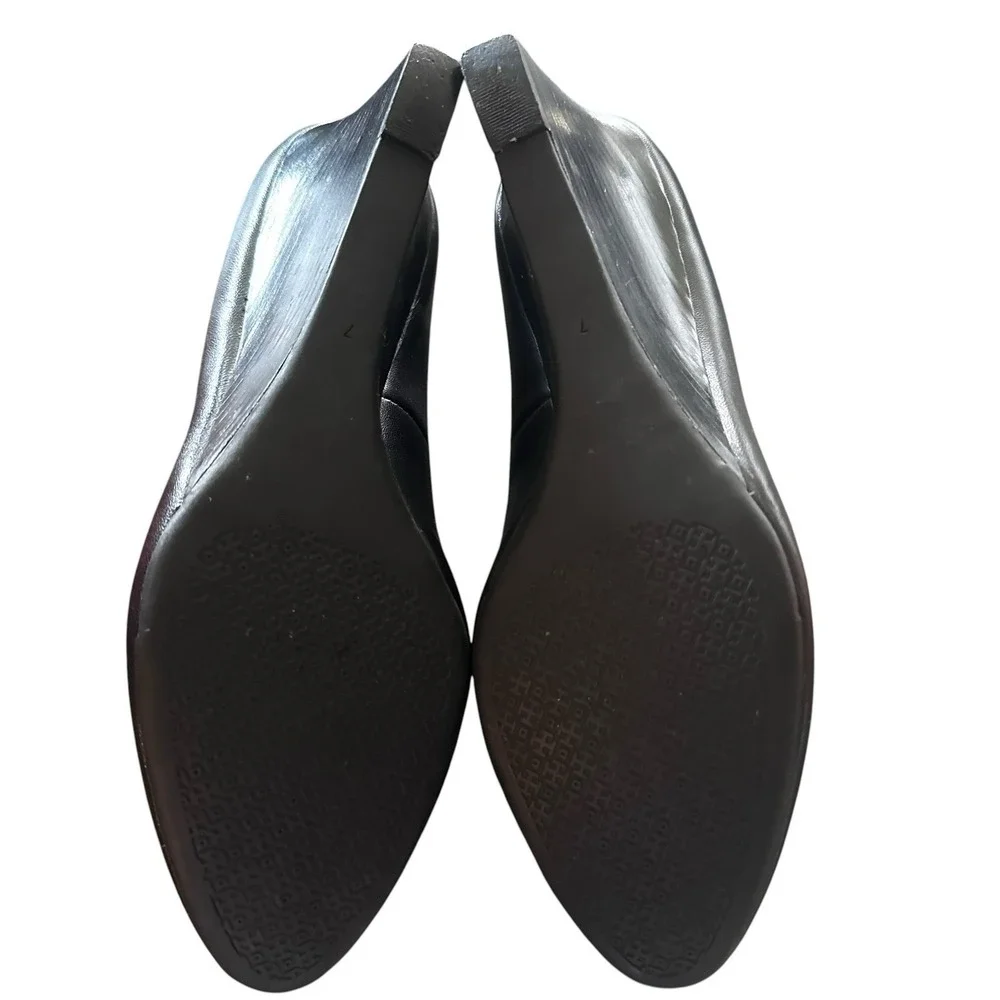 Tory Burch Black Leather Chelsea Wedges Heels Women's Size 7 Gold Logo Pump